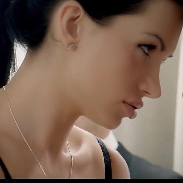 Τα μεγάλα βυζιά Sasha Rose και Crystal Greenvelle πάνε για παθιασμένο τρίο - ερωτικό σεξ