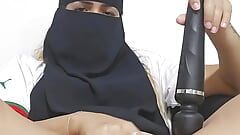 Real árabe madrasta em um niqab masturba buceta cremosa - Jasmine Sweetarabic - Beurette Video