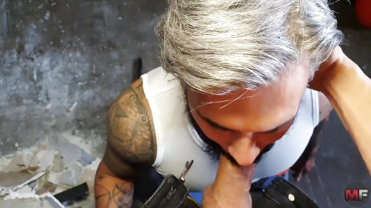 Bareback on the Building Site as Two Tatooed Workers Get It off