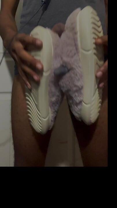 Cumming for Dirty Milf slippers that belonged to SweetFeetsy