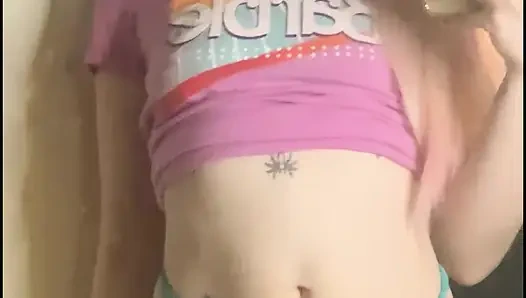 nur fans, goth schlampe SPOOKYBARBIEGRL liebt es, ihren tätowierten körper zu zeigen