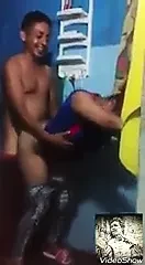sorprenden amiga con manos en la masa
