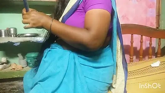 Ibu rumah tangga India ngocok