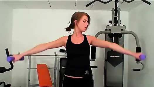 Junge Schätzchen Reiten Alte Schwänze Im Fitnessstudio Leidenschaft