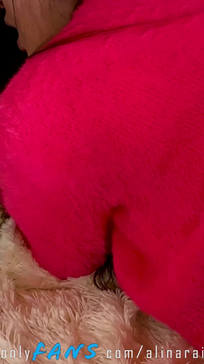 Fiul vitreg o fute pe mama vitregă sexy și ejaculează pe pizda ei păroasă