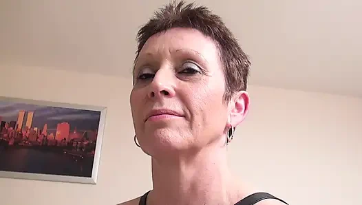 Госпожа Диана Обучает Двух Подчинённых Воску Для Свечи С Большим Удивлением