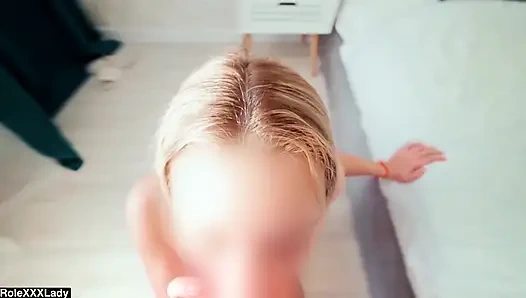 Sarışın oyun oynadı ve yüzüne boşalmamla sona erdi