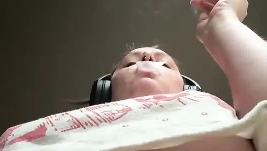 Die sicht auf mein hemd beim rauchen