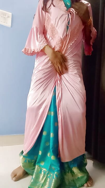 Muhteşem üvey anne seksi saten. Mavi sari