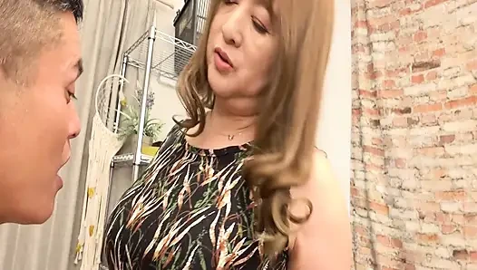 P123G06 A sexless and busty seduces an electrician who came to fix a cooler!