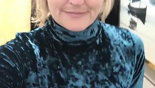 Satu-satunya cara untuk bugil di tempat umum!