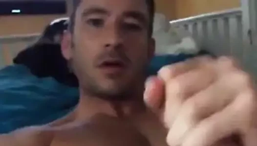 Latino gato esporrando