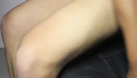 Cewek semok latina lagi asik nyepong kontol dan ngentot tanpa kondom