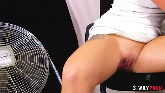 3- Way порно - миниатюрную крошку уничтожили в диком тройничке
