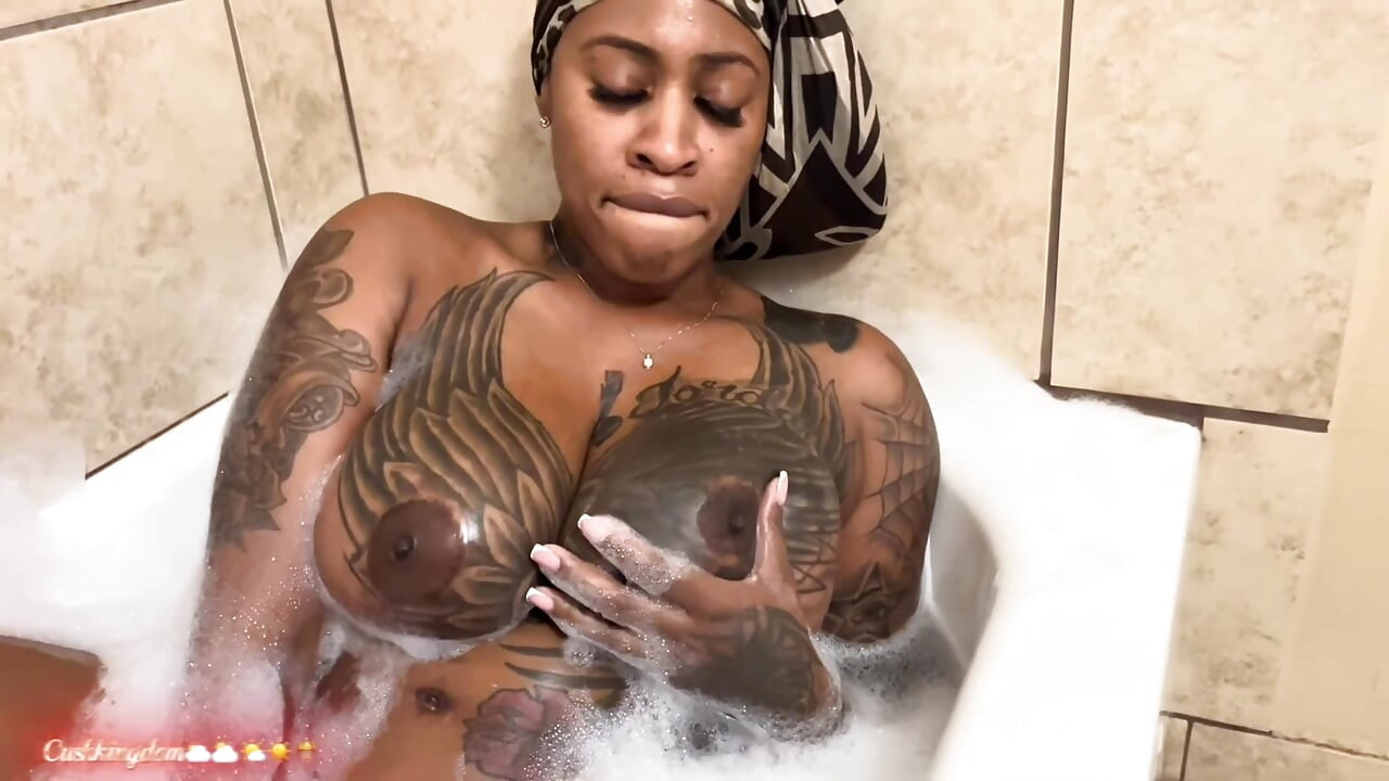 Cushkingdom presents Marrijanee solo-dildo play!