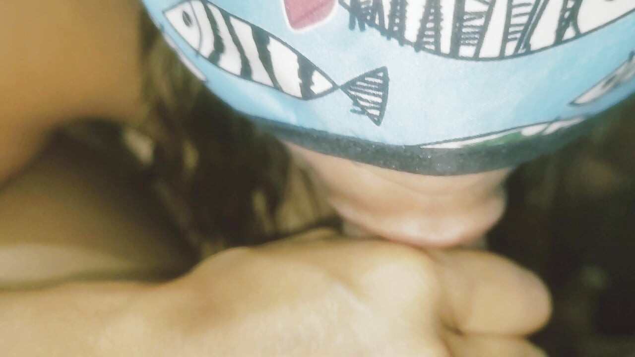 A MILF Gives a Blowjob Using Only Her Big, Tasty Tongue, and in the End Swallows All the Cum.