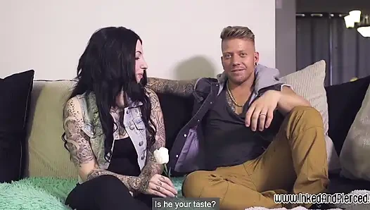 Inked and pierced - cewek-cewek alt dan emo bertato yang ditindik dan ditindik