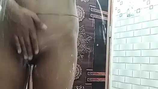Shower Sex Video Desi Girl  A Taking Shower And Showing Her Nice Pussy Desi XXX