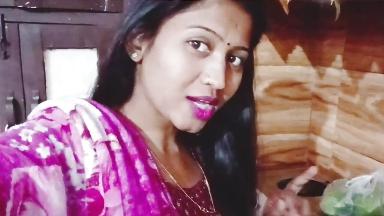Apne he stepsister ki friend ko virgin pussy fuck kiya or pussy ros nikal kar jiv se chata,gud ki ros pilaya.. aApne he stepsist