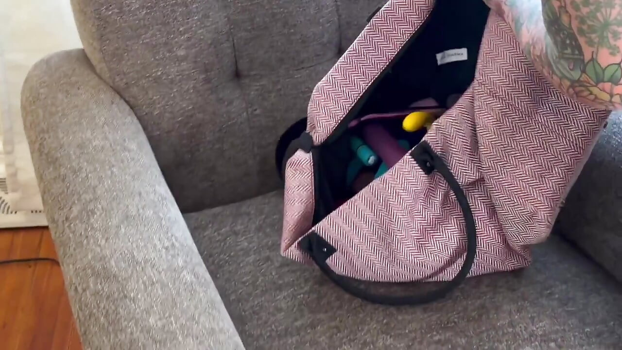 내 섹스 머신에 따먹히고 진짜 오르가즘을 느끼는 걸 지켜봐!