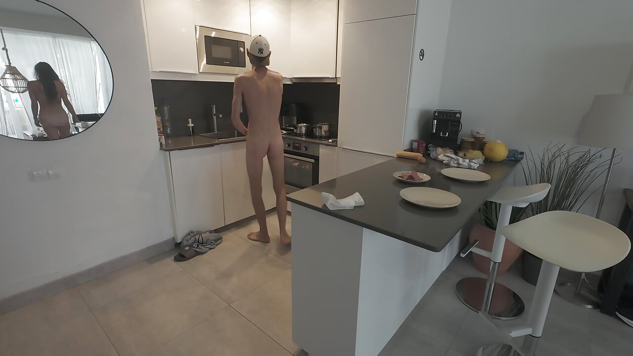She Couldn't Wait For Her Breakfast So She Demanded The Chef Give Her Sausage Right Now