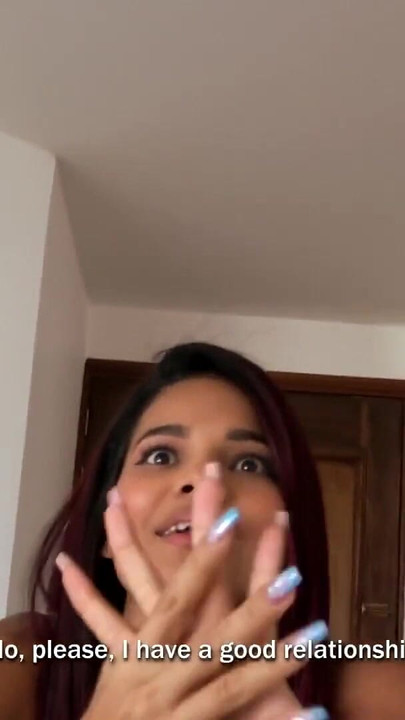 Sitna prsata latina amaterka žestoko jebana u psećoj pozi od velikog američkog kurca | Isječak 1