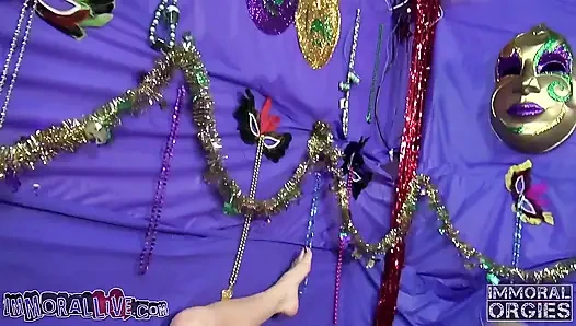 Dölü çok lezzetli - Veronica Avluv ve üç doğal güzel lezbiyen fışkırtma partisi