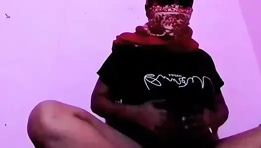 Bada bada dudh ko milte hue Kisi Ko Khoj rahi hai