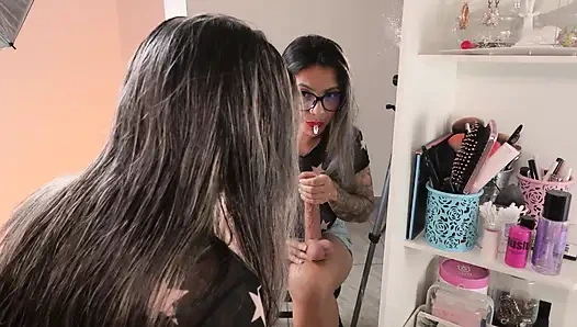 İç çamaşırı olmadan aynanın önünde erotik 31 talimatı - altyazılı