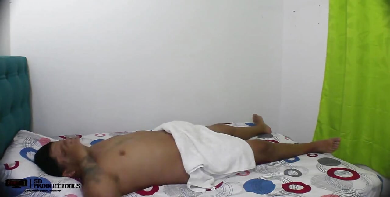 Üvey erkek kardeşim rahatsız ve onu emiyor