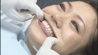 Sêmen engolindo no consultório do dentista