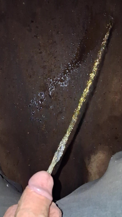 Gorze's lopette pisses in a damp cellar