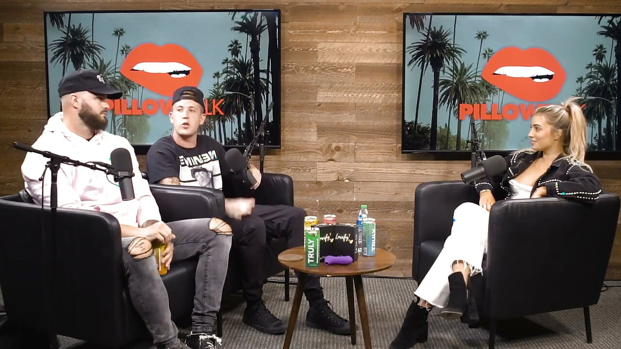 Lexi Hensler Gets S＊x Tips From P＊rnstar