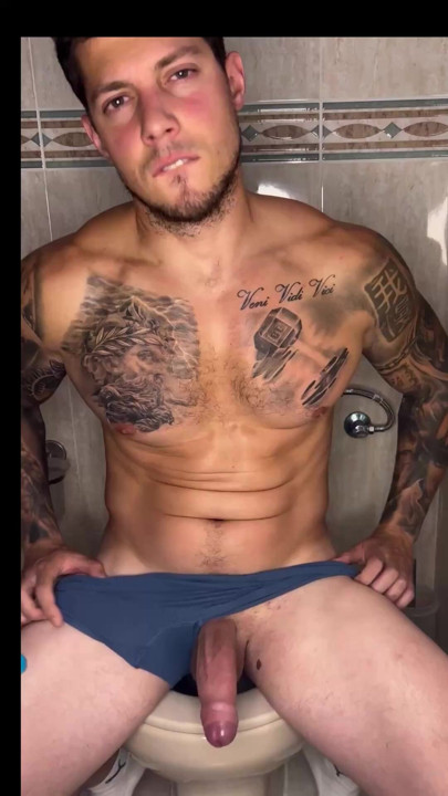 Meu pau grande goza mais perto e sem toque!