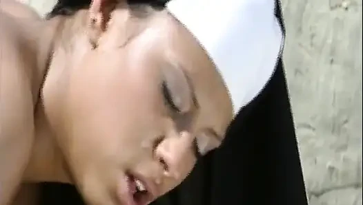 Adegan nakal ibu-ibu hot jerman rambut pirang dientot habis-habisan