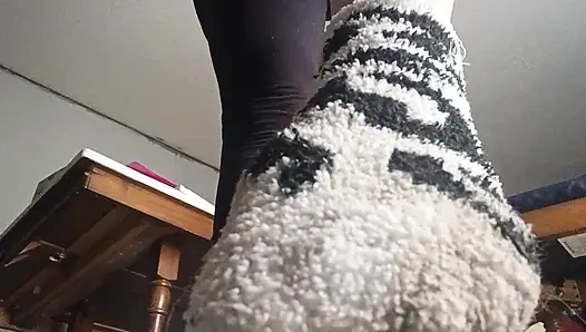 Пососи мои носки