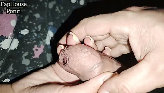 Diam-diam menggunakan tangan saudara tiri saya dan cum di telapak tangannya