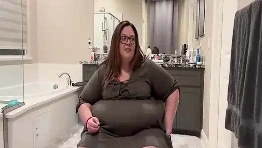 Plump Paradise First Weigh in! (sd-wmv)