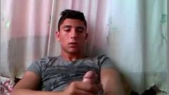 Prosty turecki facet spuszcza się na kamerę
