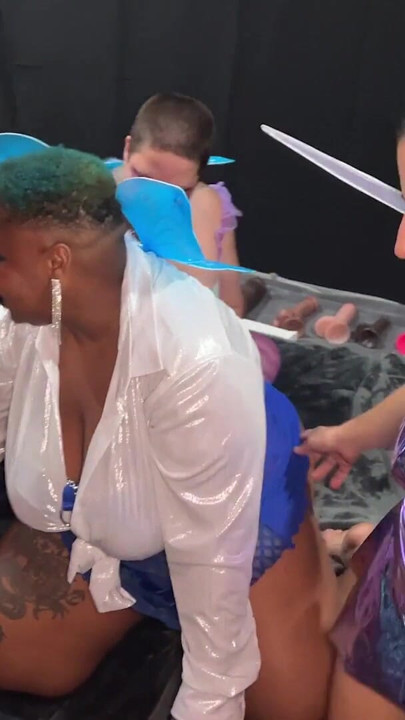 ห้องสมุดเลสเบี้ยนของนางฟ้าเลสเบี้ยน - Cliff Media Productions | เลสเบี้ยนในห้องสมุด คลิป 2