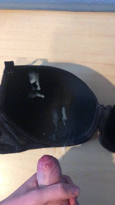 Cum on sis bra