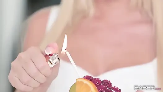 Крошки - идеальная блондинка, Vanda Lust, Kiara Lord делят 1 хуй