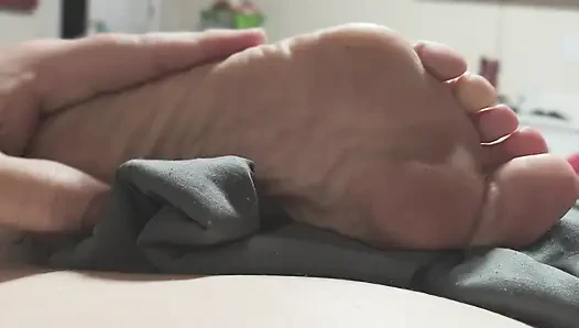 Daddy rubs my foot