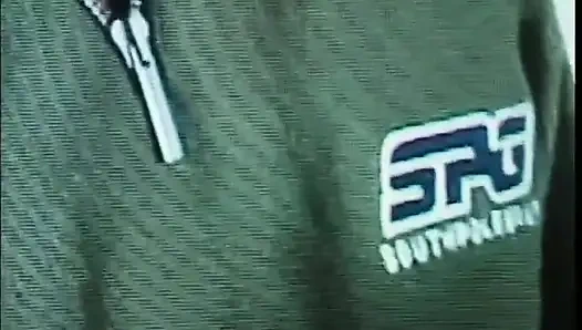 Kıllı amcıklı büyük memeli zenci kız büyük siyah yarakla sikiliyor ve ağzına boşalıyor