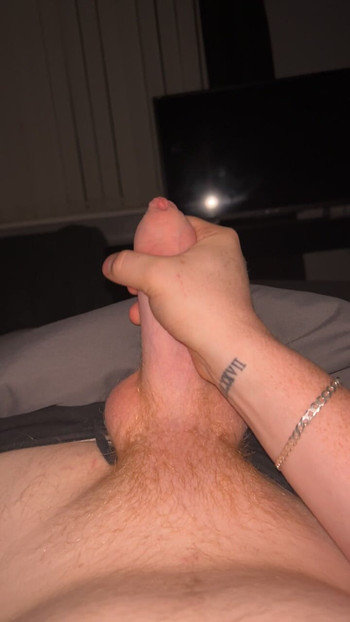 Quick HUGE cum load 🤤