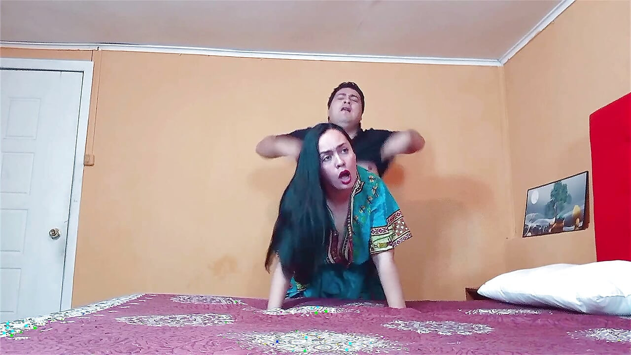 یک عمه هندی را تنها در خانه پیدا کردم و از پشت او را گاییدم.