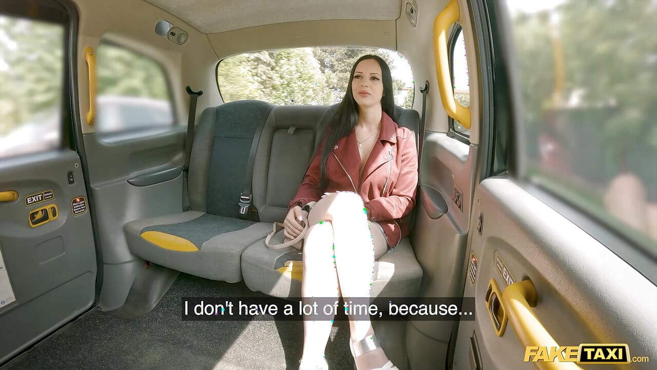 Fake taxi - 她第一次想给男友戴绿帽