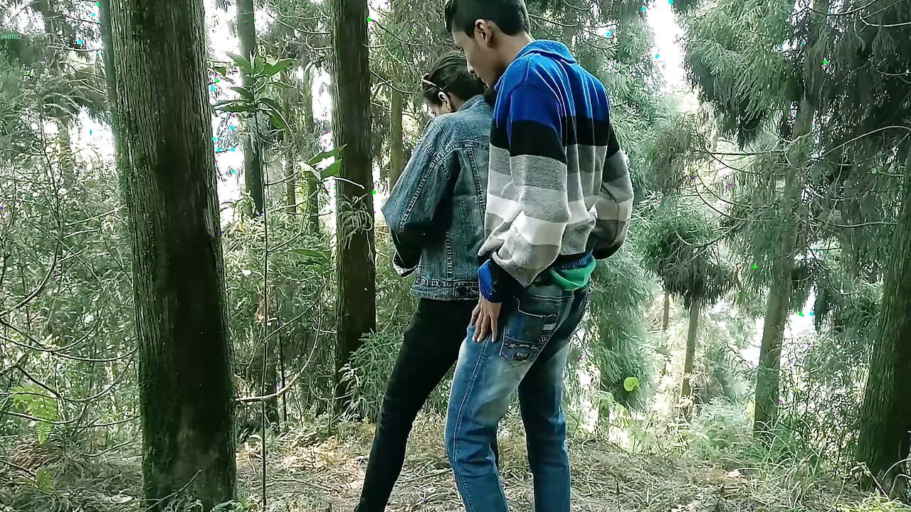 18 Year Old Indian College Boy Hot Sex with Mature Desi Bhabhi Punam