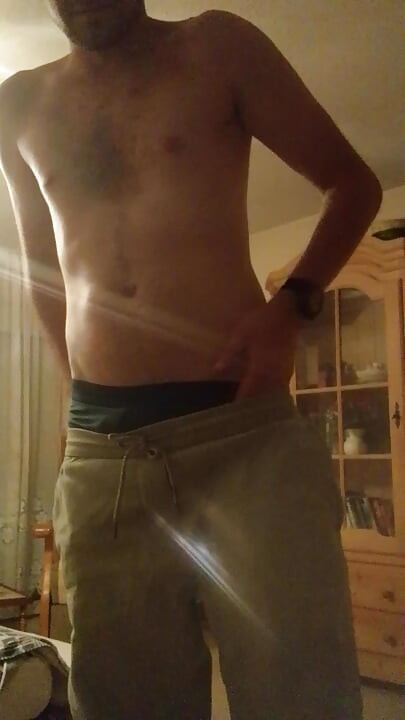 Mladý muž chce sát ptáka a tvrdě šukat můj zadek
