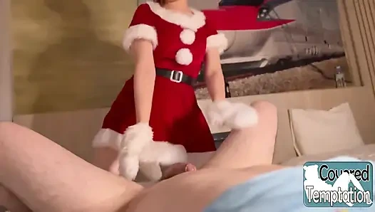 En tatlı Noel Baba kız merhaba demek için geliyor. Tatlı selamlamalar, şenlikli titreşimler, kalpler yarışıyor!